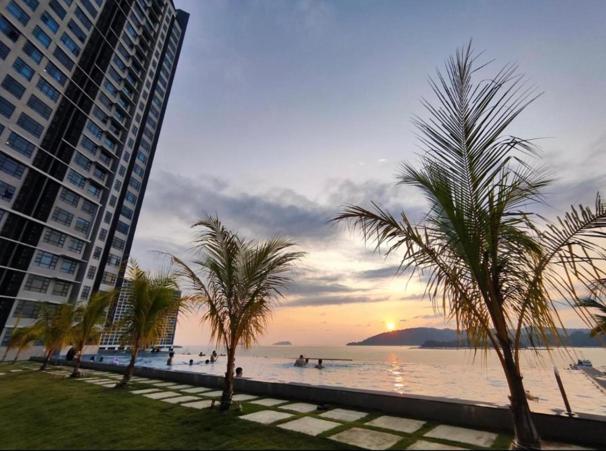 Botiza Suites At Jesselton Quay Kota Kinabalu Exterior photo