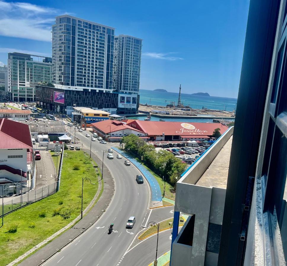 Botiza Suites At Jesselton Quay Kota Kinabalu Exterior photo